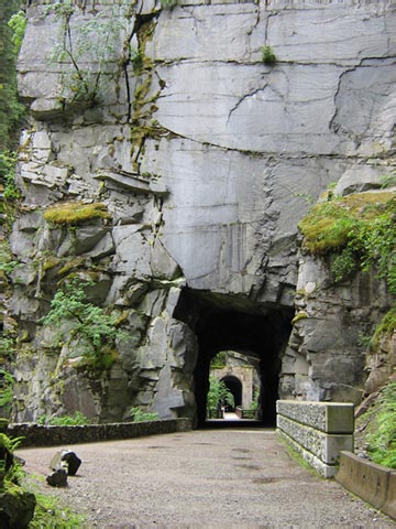 De spoorwegtunnels nabij Hope